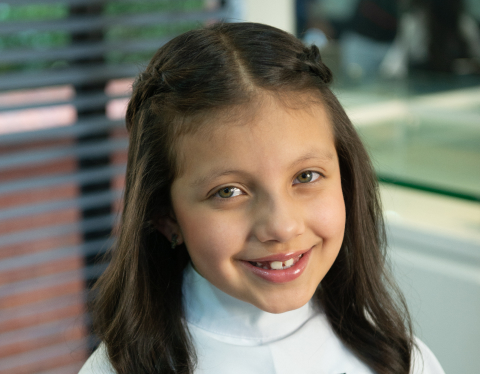 niña-con-peinado-sonriente